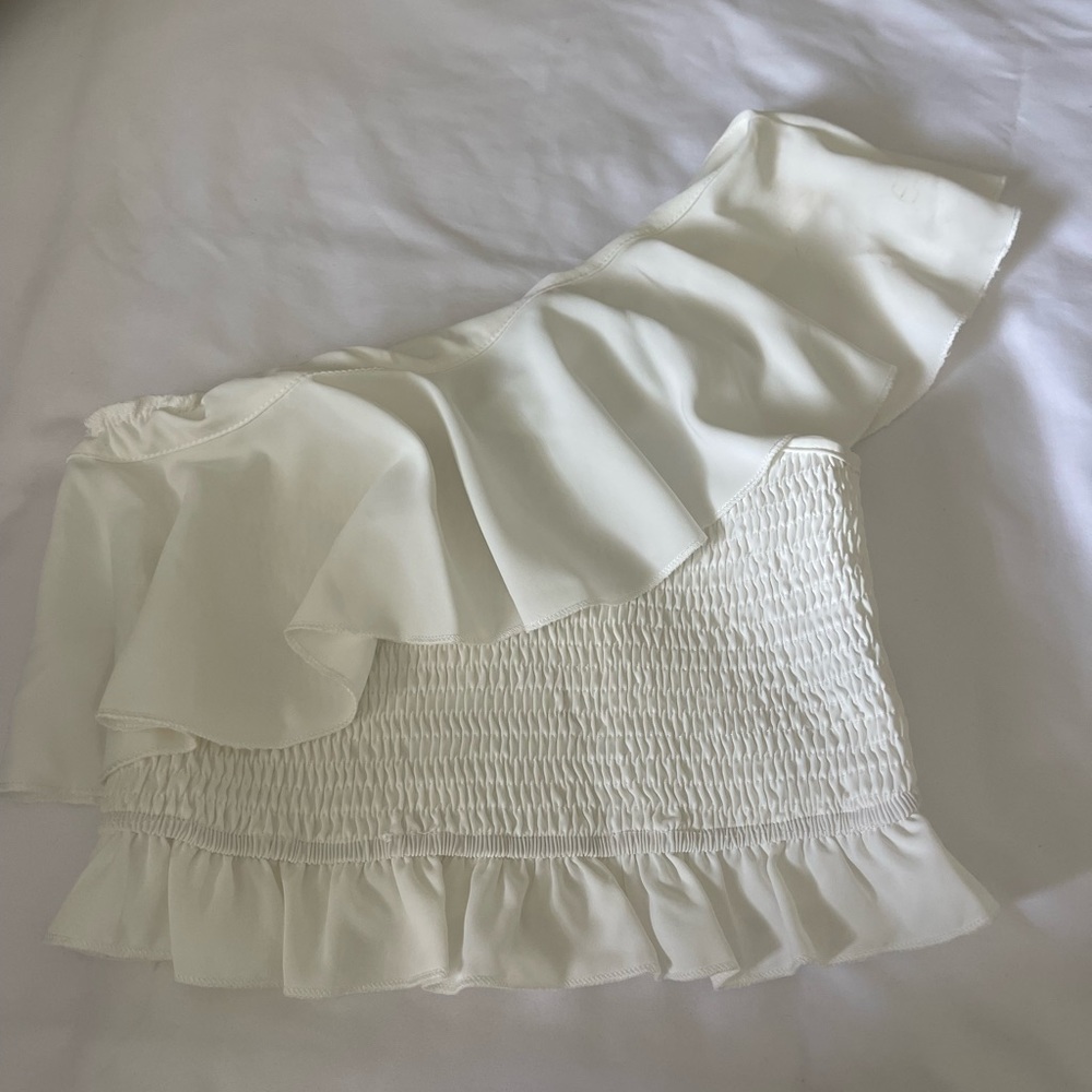 One shoulder top